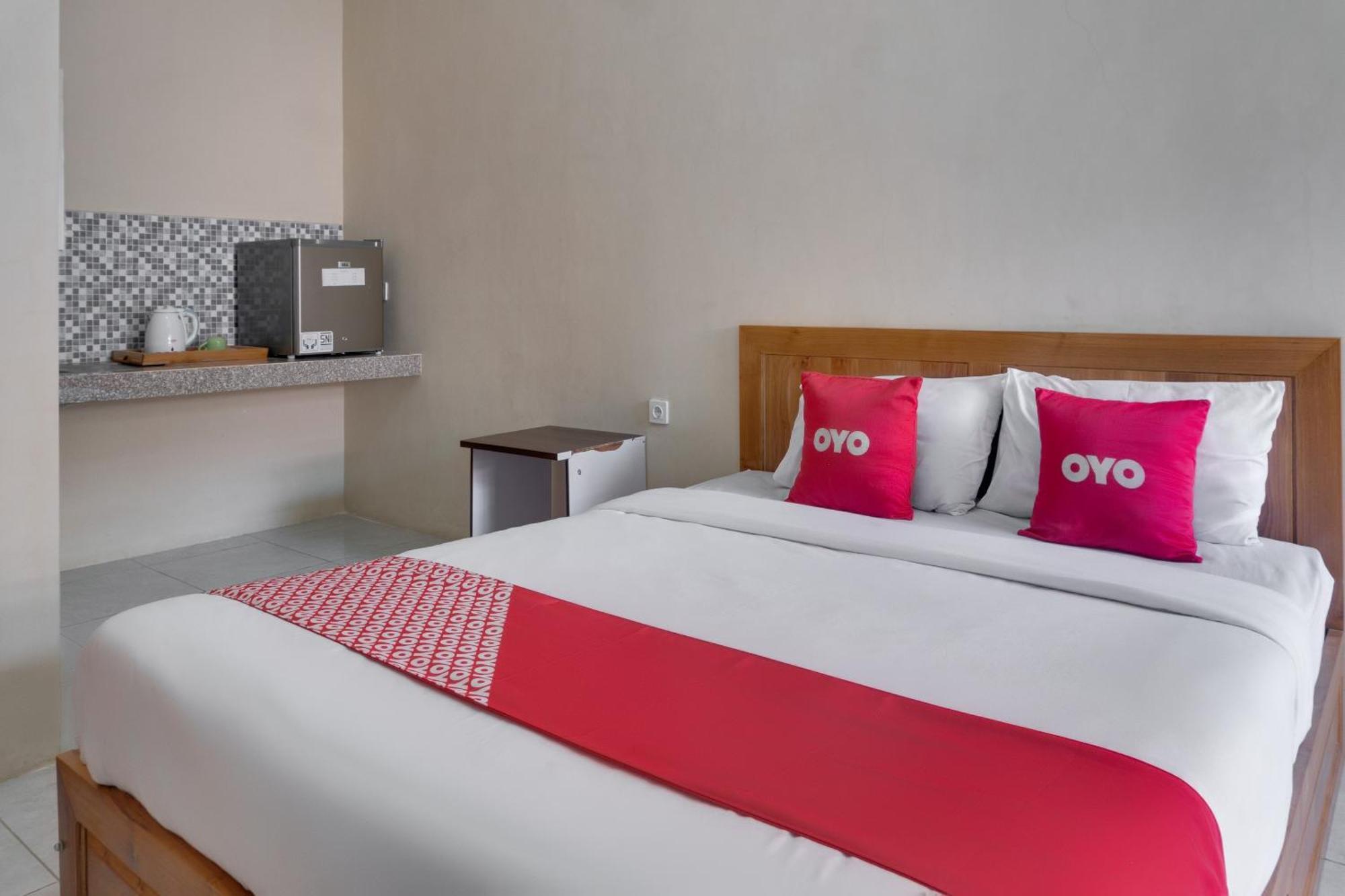 Super Oyo 1579 Kate'El Inn Banyuwangi  Extérieur photo