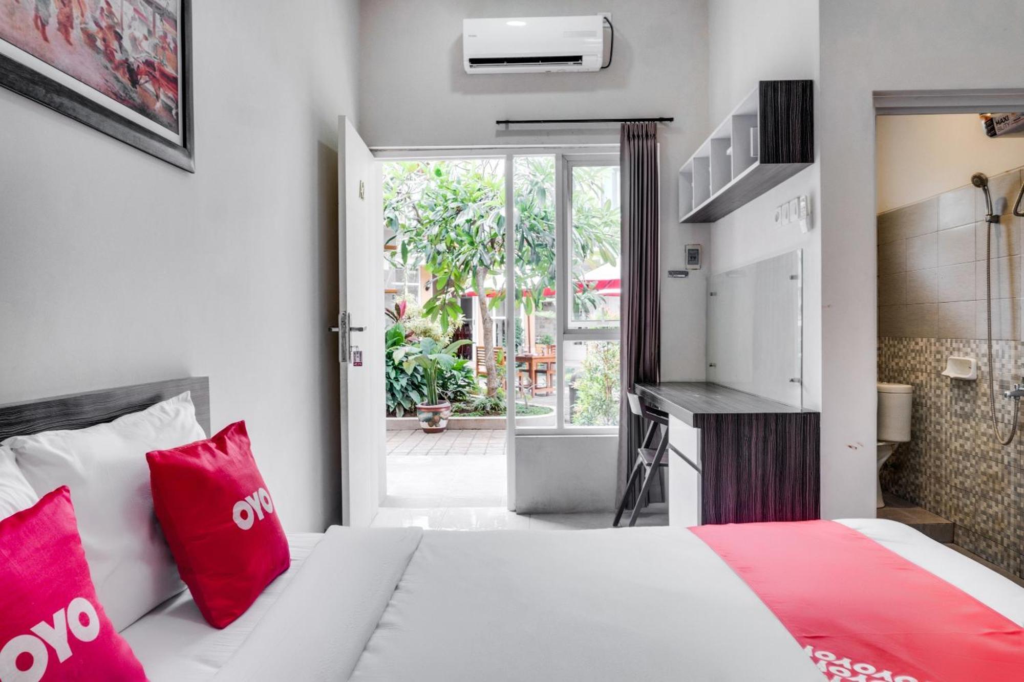 Super Oyo 1579 Kate'El Inn Banyuwangi  Extérieur photo