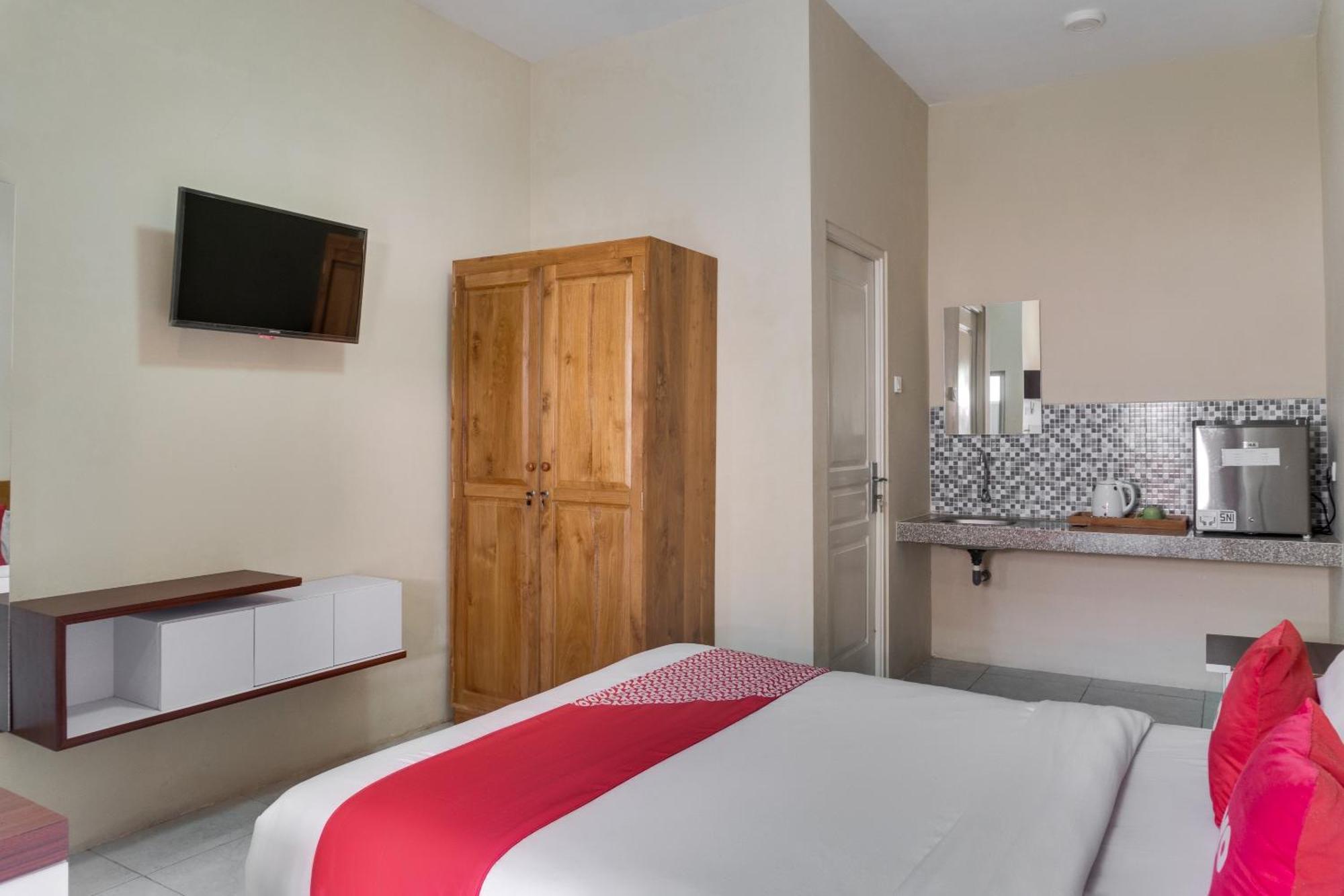 Super Oyo 1579 Kate'El Inn Banyuwangi  Extérieur photo