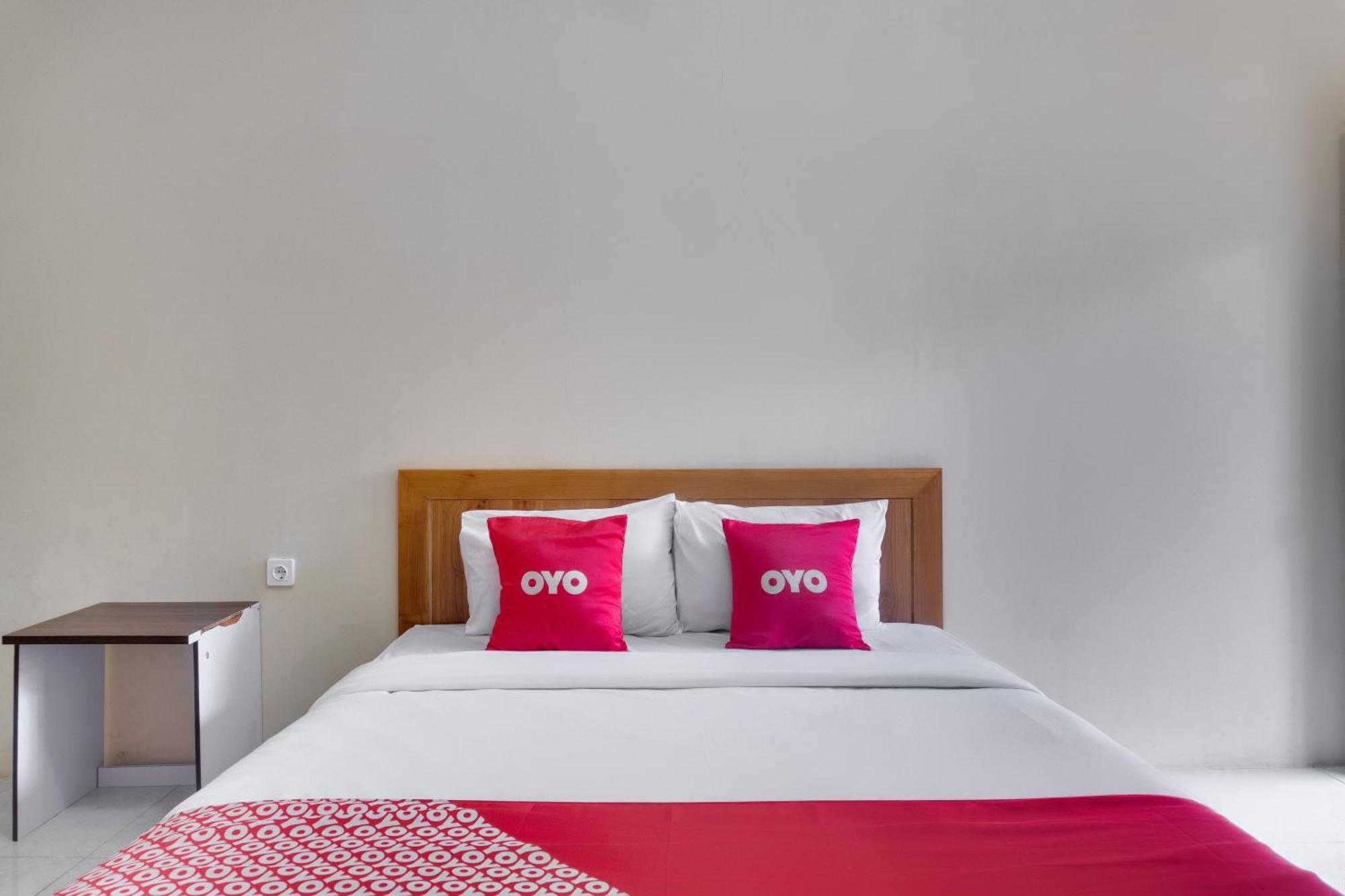 Super Oyo 1579 Kate'El Inn Banyuwangi  Extérieur photo