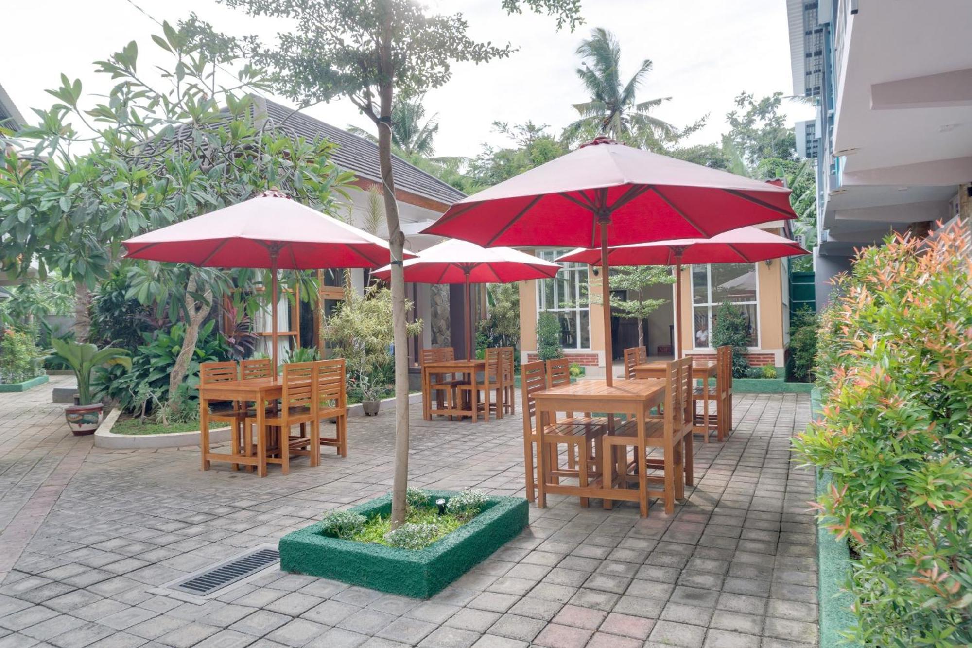 Super Oyo 1579 Kate'El Inn Banyuwangi  Extérieur photo